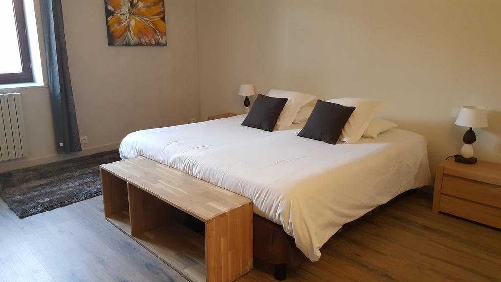 Logis Hotel-Restaurant Saint Romain Anse Kültér fotó